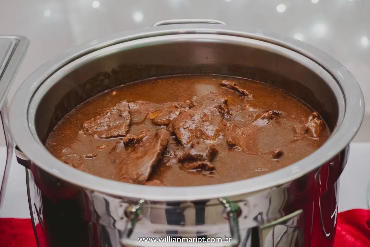 Carne ao molho na réchaud