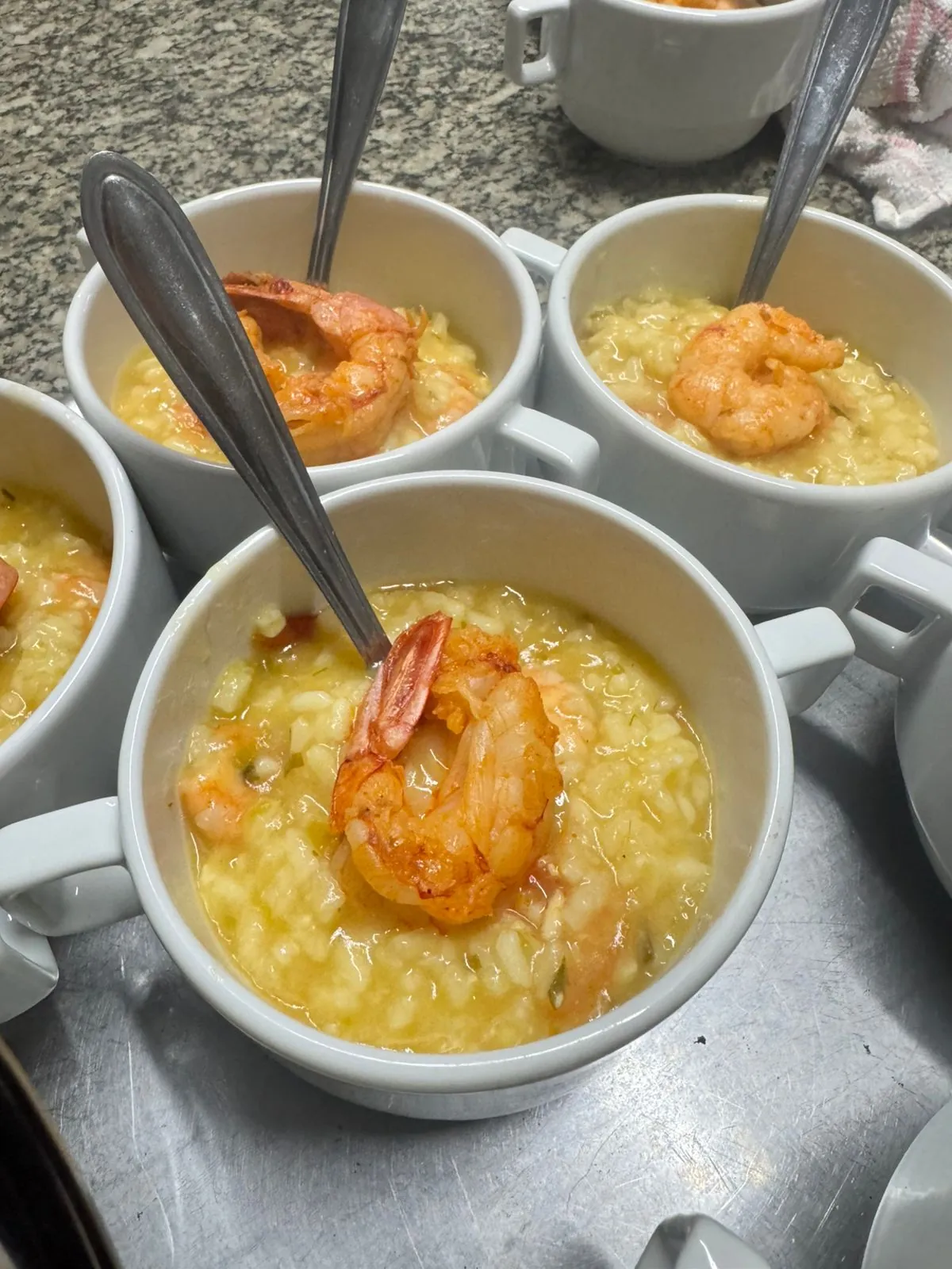 Risoto de camarão servido na cumbuca